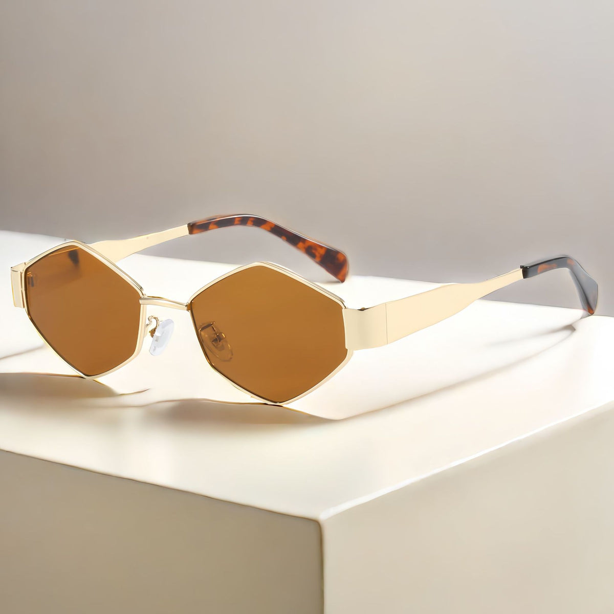 Lunettes de soleil polygonales