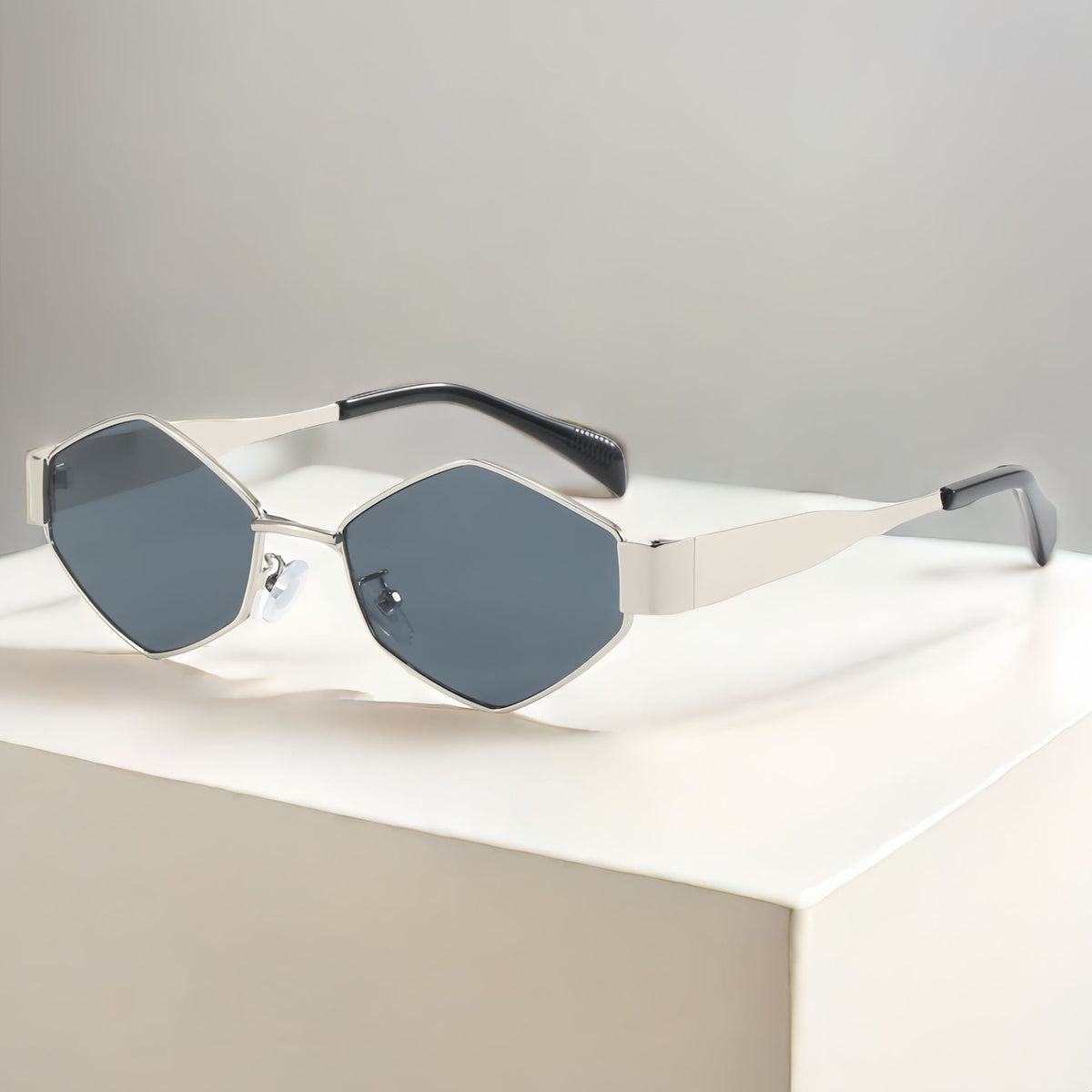 Lunettes de soleil polygonales